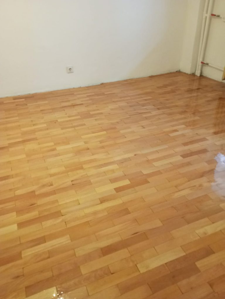 chituire parchet, lacuire parchet